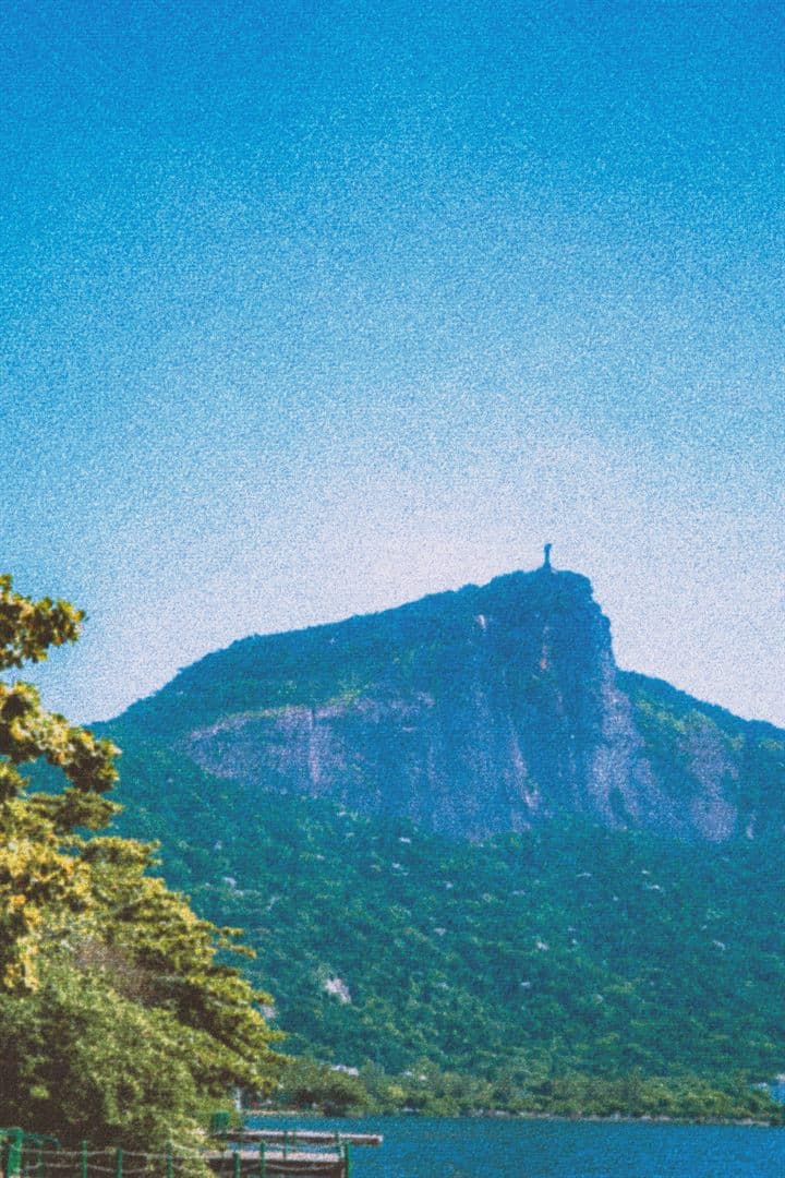 O Corcovado com o Cristo Redentor ao entardecer